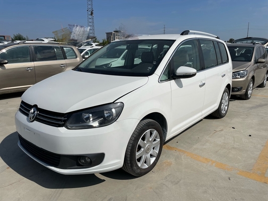 Приведенный Фольксваген использовал моторный транспорт Touran MPV 6 Seater 86000km