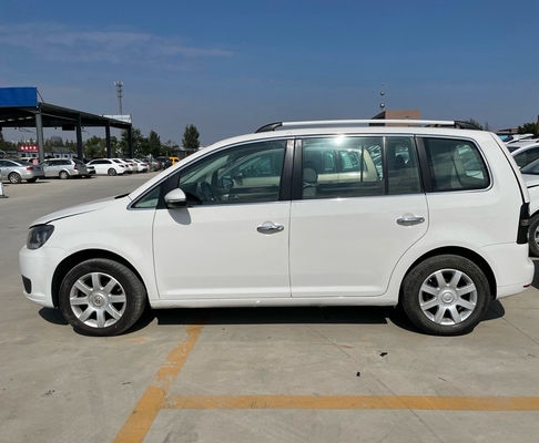 Приведенный Фольксваген использовал моторный транспорт Touran MPV 6 Seater 86000km